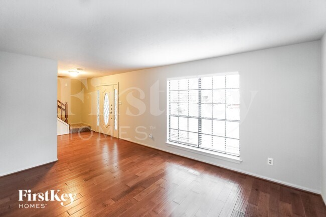 Foto del edificio - 16810 Poplar Hill St
