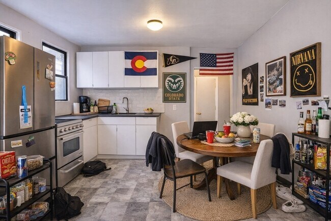 Foto del edificio - 6 Parker Hill Ave