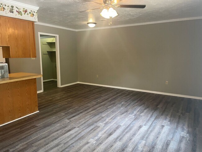 Foto del edificio - 311 Crawford Dr.