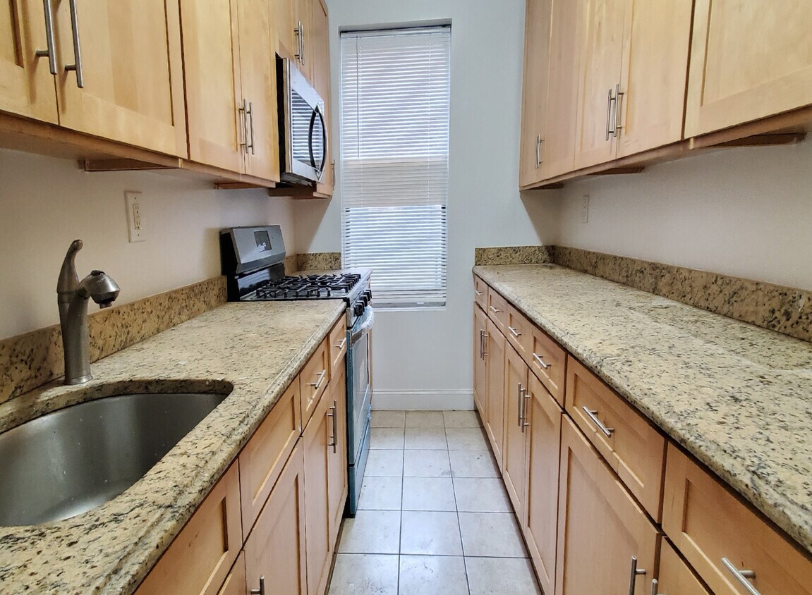 Primary Photo - 529 W 179th St