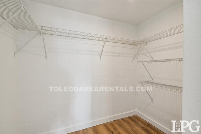 Foto del edificio - 2224 Torrey Hill Dr