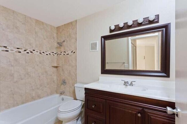 Foto del edificio - 39 Mayfair Ln