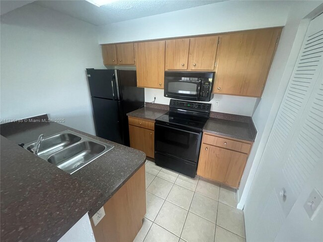 Building Photo - 1283 SW 46th Ave