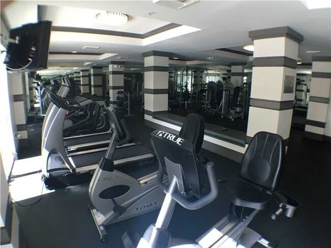 Foto del edificio - 2421 NE 65th St