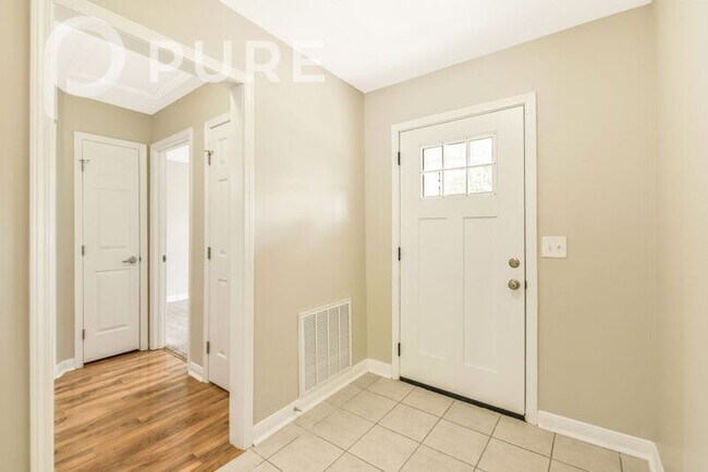 Building Photo - 5906 Barefoot Ln