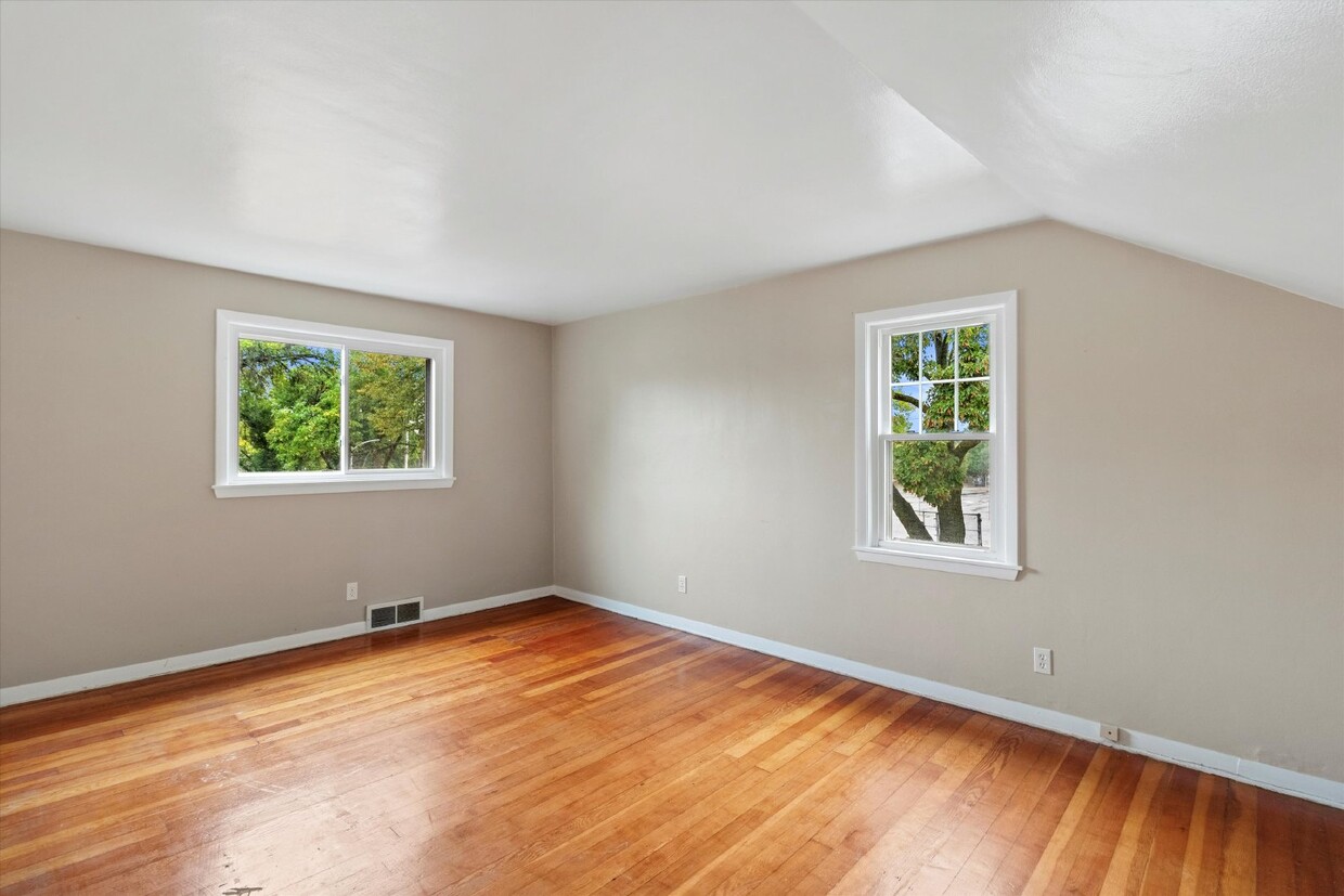 5919 S 23rd St Unit A, Milwaukee, WI 53221 Room for Rent in Milwaukee