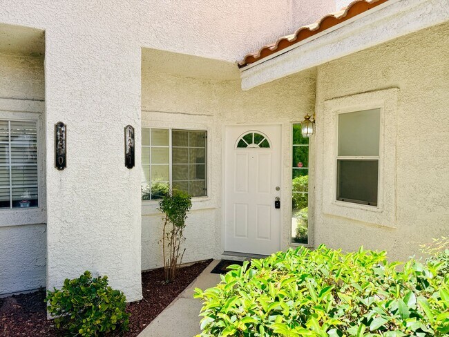 Foto del edificio - BEAUTIFUL 2 STORY TOWNHOME LOCATED IN THE SOUTHWEST!