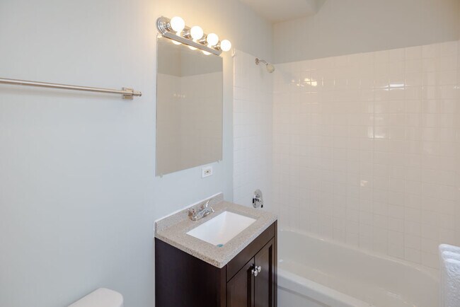 Foto del edificio - 435 E Oakwood Blvd
