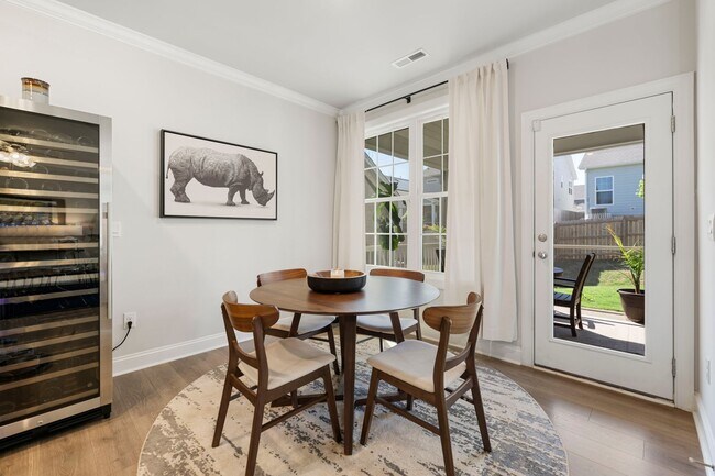 Building Photo - Stunning home in Hillsborough with fenced ...