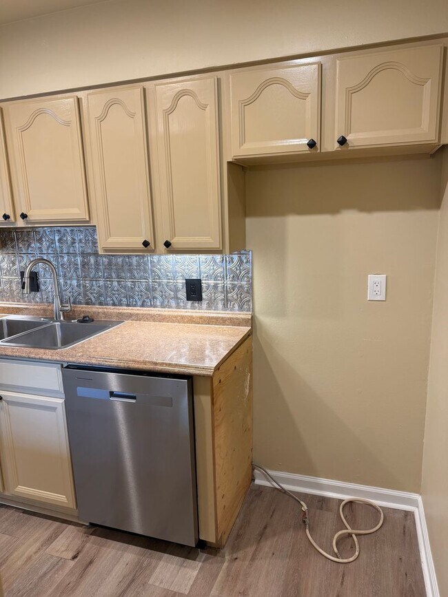 Building Photo - BEAUTIFULLY REMODELED 2 BEDROOM IN CARMICHAEL