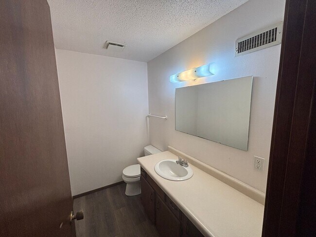 Foto del edificio - Fandre Dr 2823-2825