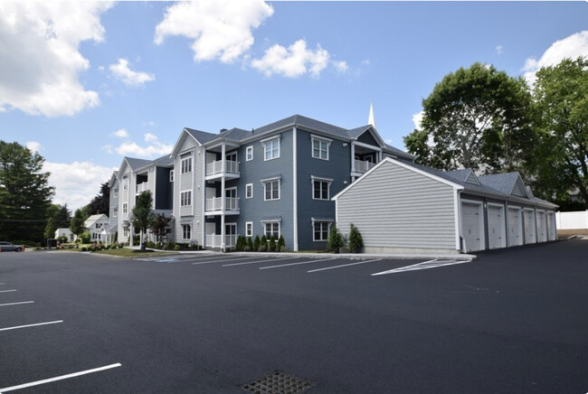 Building Photo - Holbrook Condo