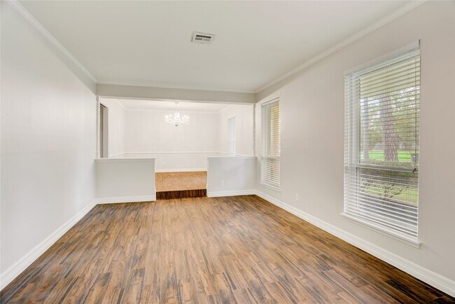 Foto del edificio - 5751 Creekbend Dr