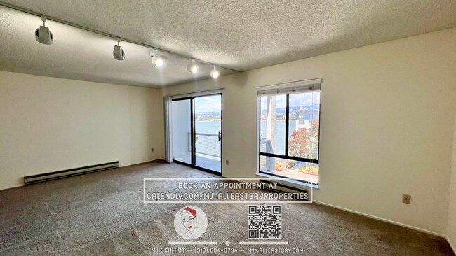Foto del edificio - Sunny Top Floor Studio with amazing water ...