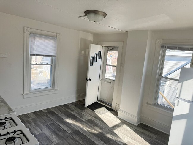 Building Photo - nre1001