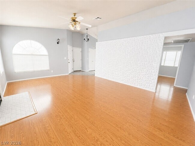 Foto del edificio - 7945 Cherry Valley Cir