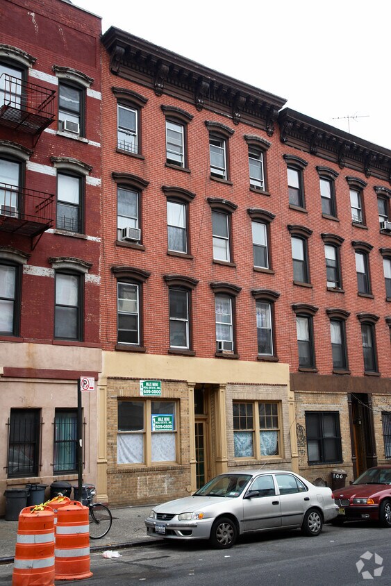Foto del edificio - 108 Greenpoint Ave