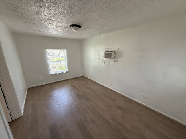 Building Photo - 119 Louis Davis Dr