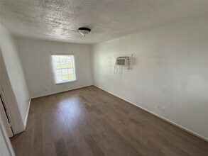 Building Photo - 119 Louis Davis Dr