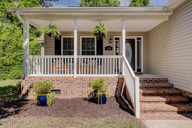 Building Photo - 300 Sunnyvale Dr
