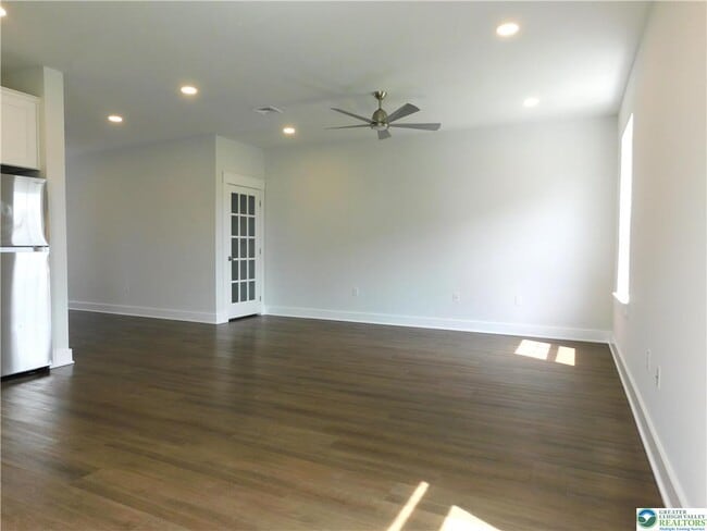 Building Photo - 1674 Best Pl