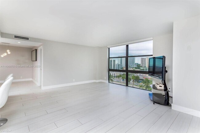 Foto del edificio - 3 br, 2 bath House - 3031 N Ocean Blvd Apt...
