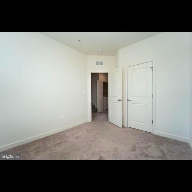 Building Photo - 7206 Wood Pond Cir