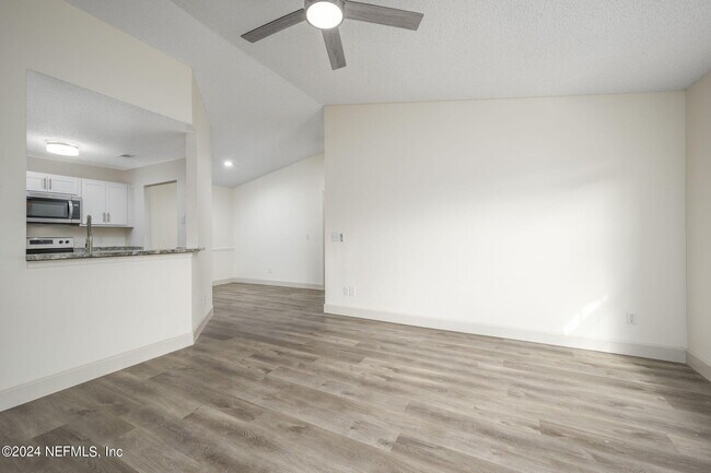 Foto del edificio - 200 Ironwood Dr