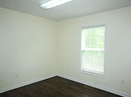 Building Photo - 41 E Castle Dr