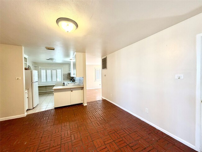 Foto del edificio - 4275 Bethel Blvd