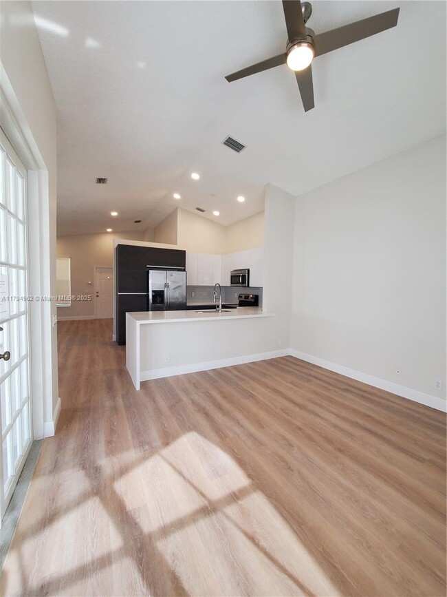 Foto del edificio - 858 Briar Ridge Rd