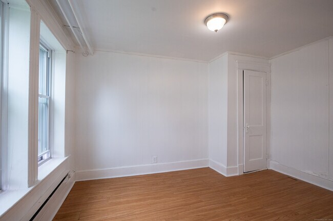 Building Photo - 405 Wilson St