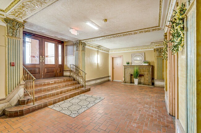 Foto del edificio - 5915 Kennedy Blvd E