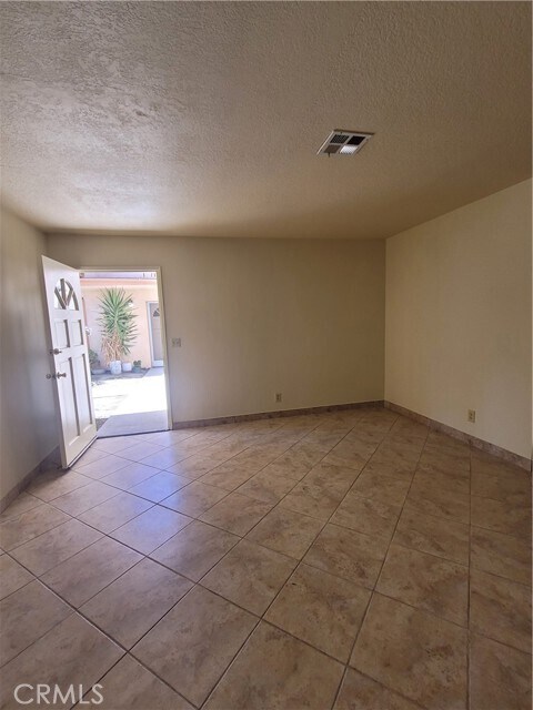 Foto del edificio - 9229 Stewart and Gray Rd