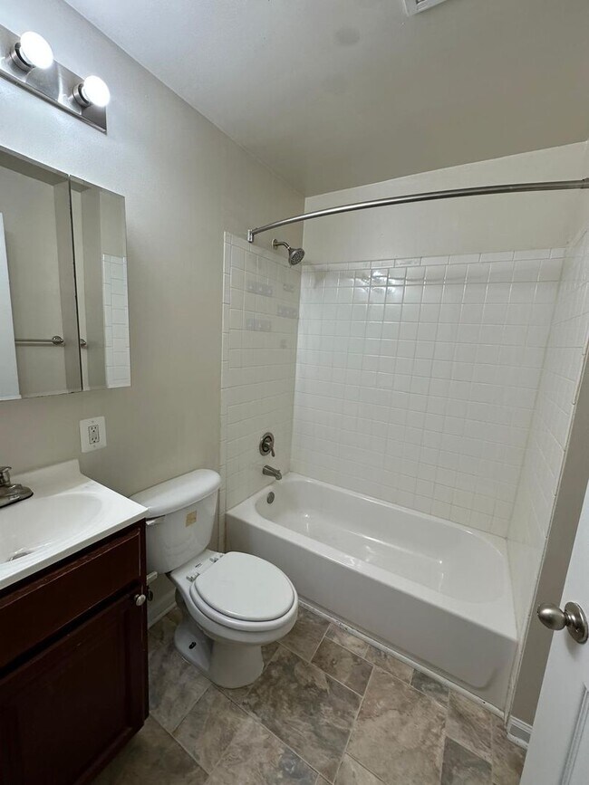 Foto del edificio - 1810 N Calvert St