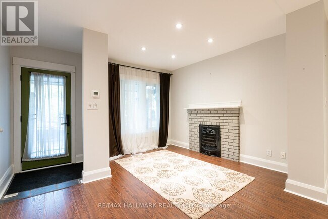 Photo du bâtiment - 70 Lawlor Ave