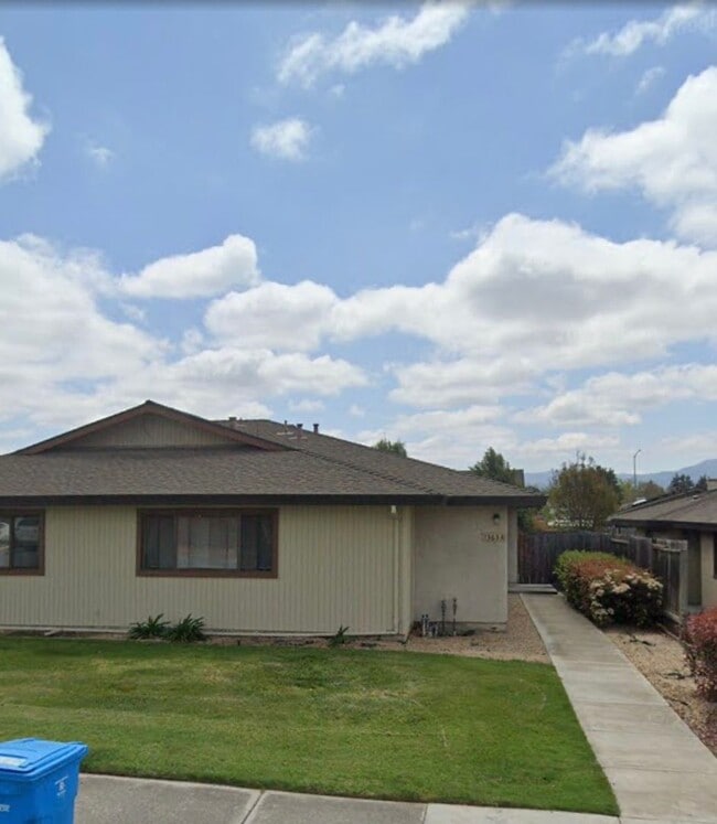 Building Photo - 1363 Hillcrest Rd