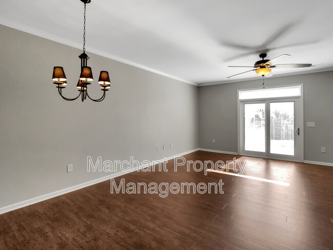 Building Photo - 807 Chartwell Dr