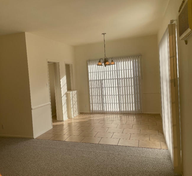 Foto del edificio - 1122 S Clark Dr