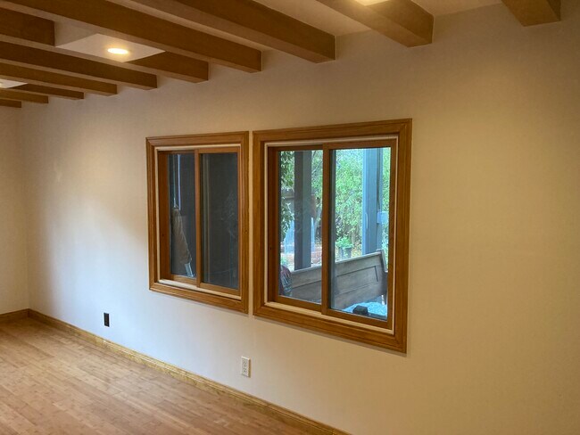 Foto del edificio - 2160 Stanley Hills Dr