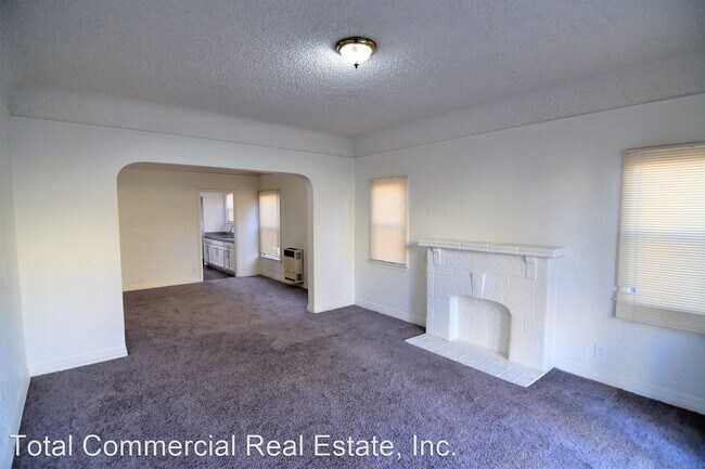 Building Photo - 3809 1/2-3829 S Flower Dr