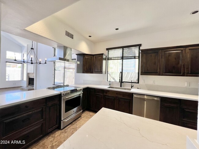 Foto del edificio - 9142 E Laurel Ln