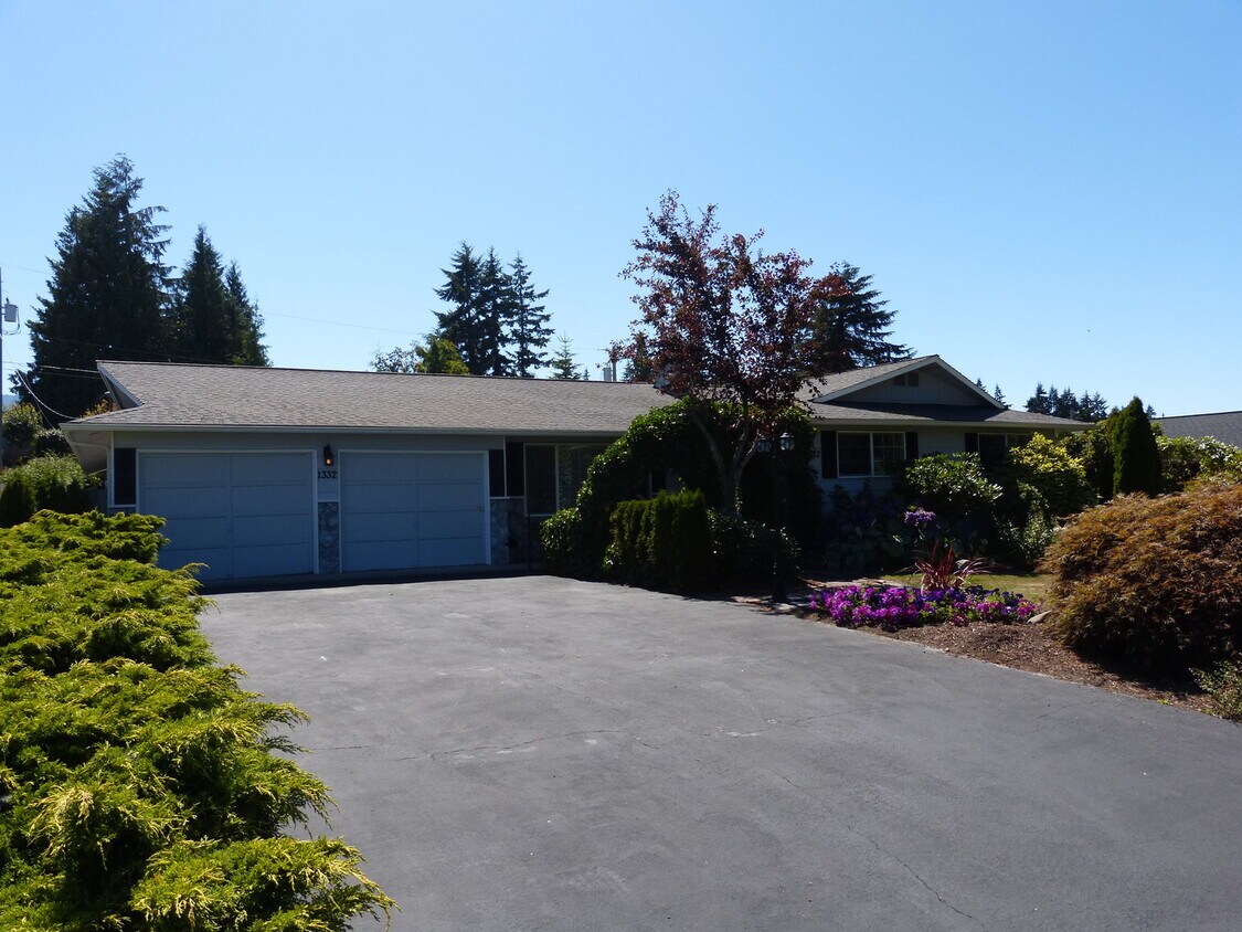 1332 W 10th St, Port Angeles, WA 98363 House Rental in Port Angeles