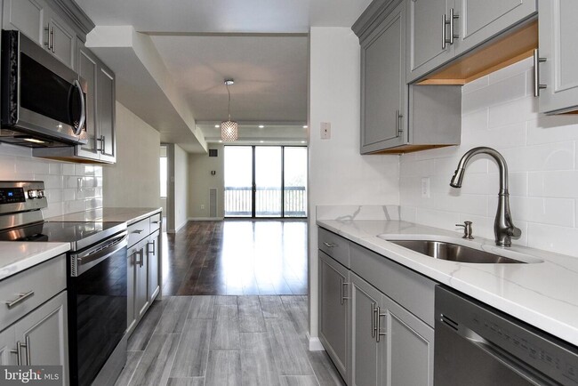 Foto del edificio - 6300 Stevenson Ave