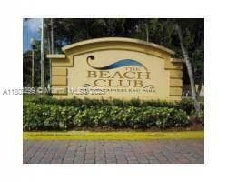 Building Photo - 9351 Fontainebleau Blvd