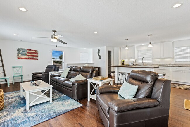Foto del edificio - 4717S - Gorgeous 4 Bedroom Pool Home