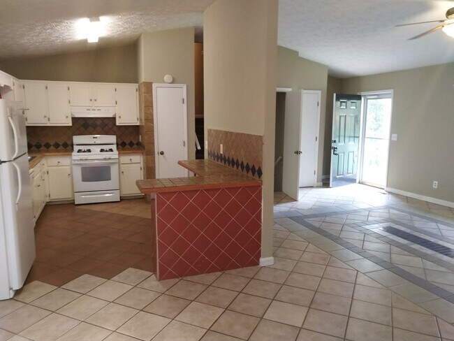 Foto del edificio - 2425 Justin Dr SW