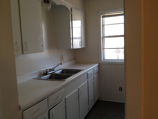 Building Photo - 1301 Alpine Ave