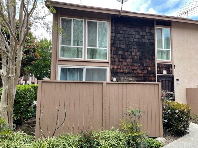 Primary Photo - 1074 Cabrillo Park Dr