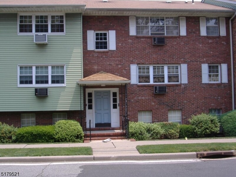 355 Broad St Unit C3, Clifton, NJ 07013 Condo for Rent in Clifton